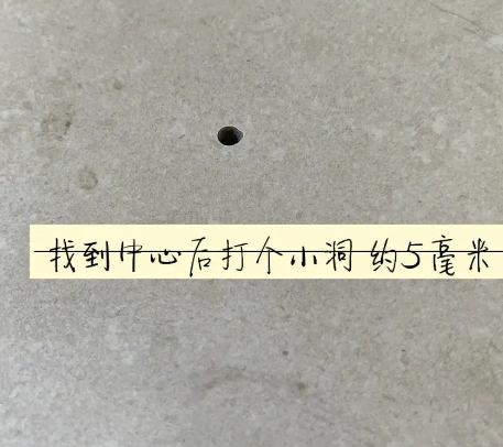 武汉瓷砖空鼓维修公司专业解答在瓷砖铺贴过程中，如果砂料搅拌不均匀，将会带来以下问题