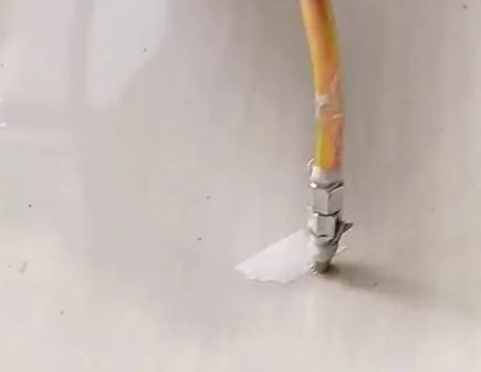 武汉瓷砖空鼓维修公司专业解答在瓷砖铺贴过程中，如果使用的砂料过粗（如全部使用了粗砂），可能会导致以下问题